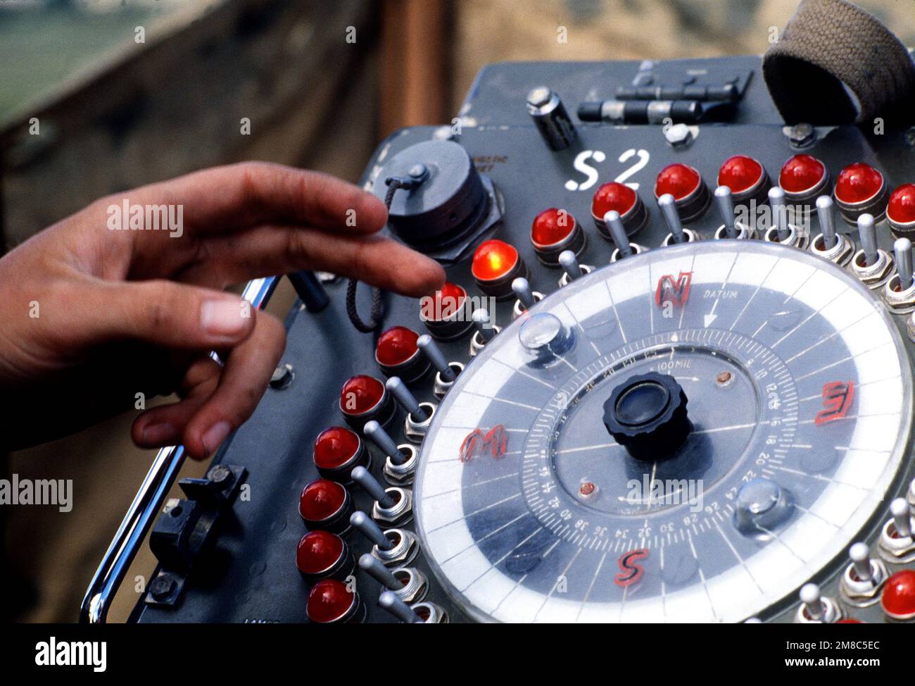 A close-up view of a radar tracking unit being used by members of 19 Squadron, Royal Air Force (RAF) Regiment, a British air defense unit, at Oksboel firing range during the NATO exercise Tactical Fighter Weaponry '89. Subject Operation/Series: TACTICAL FIGHTER WEAPONRY '89 Country: Denmark (DNK) Stock Photo