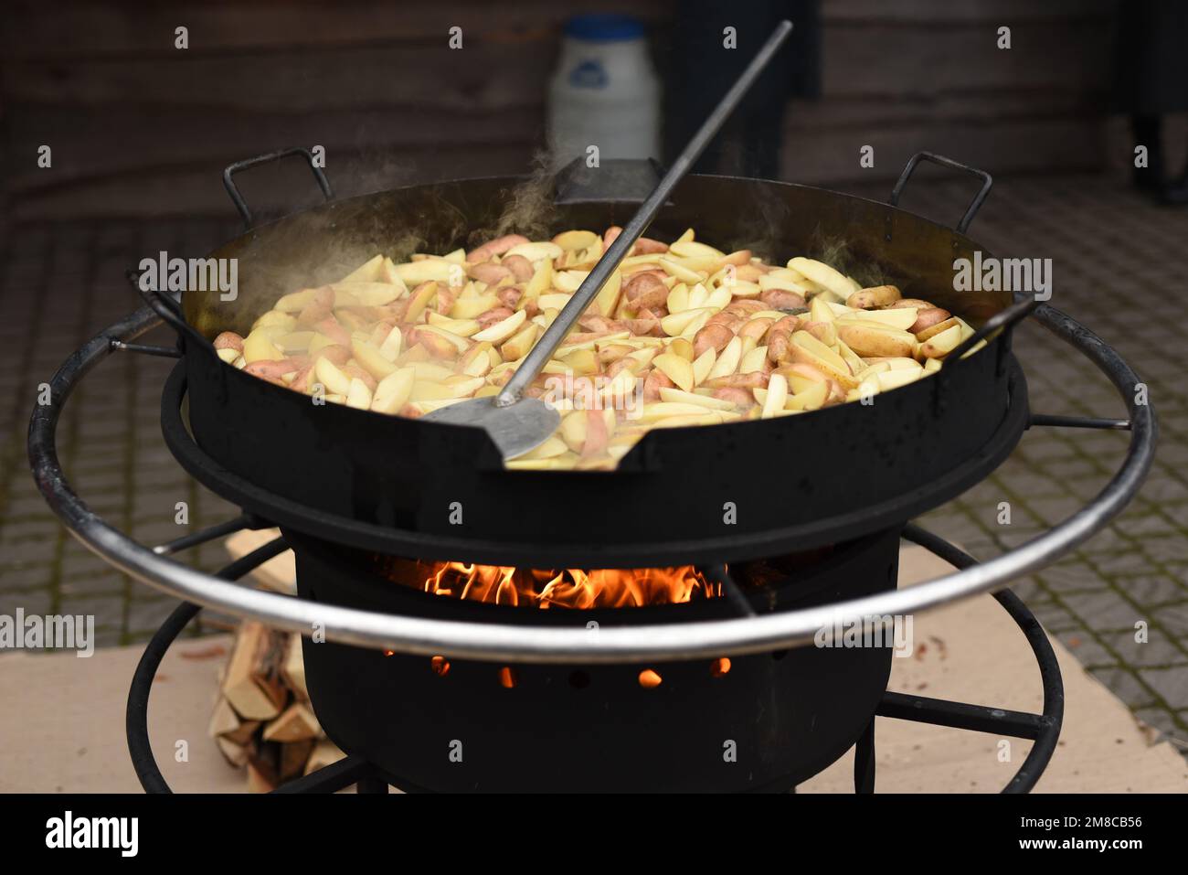 Large wok hi-res stock photography and images - Alamy