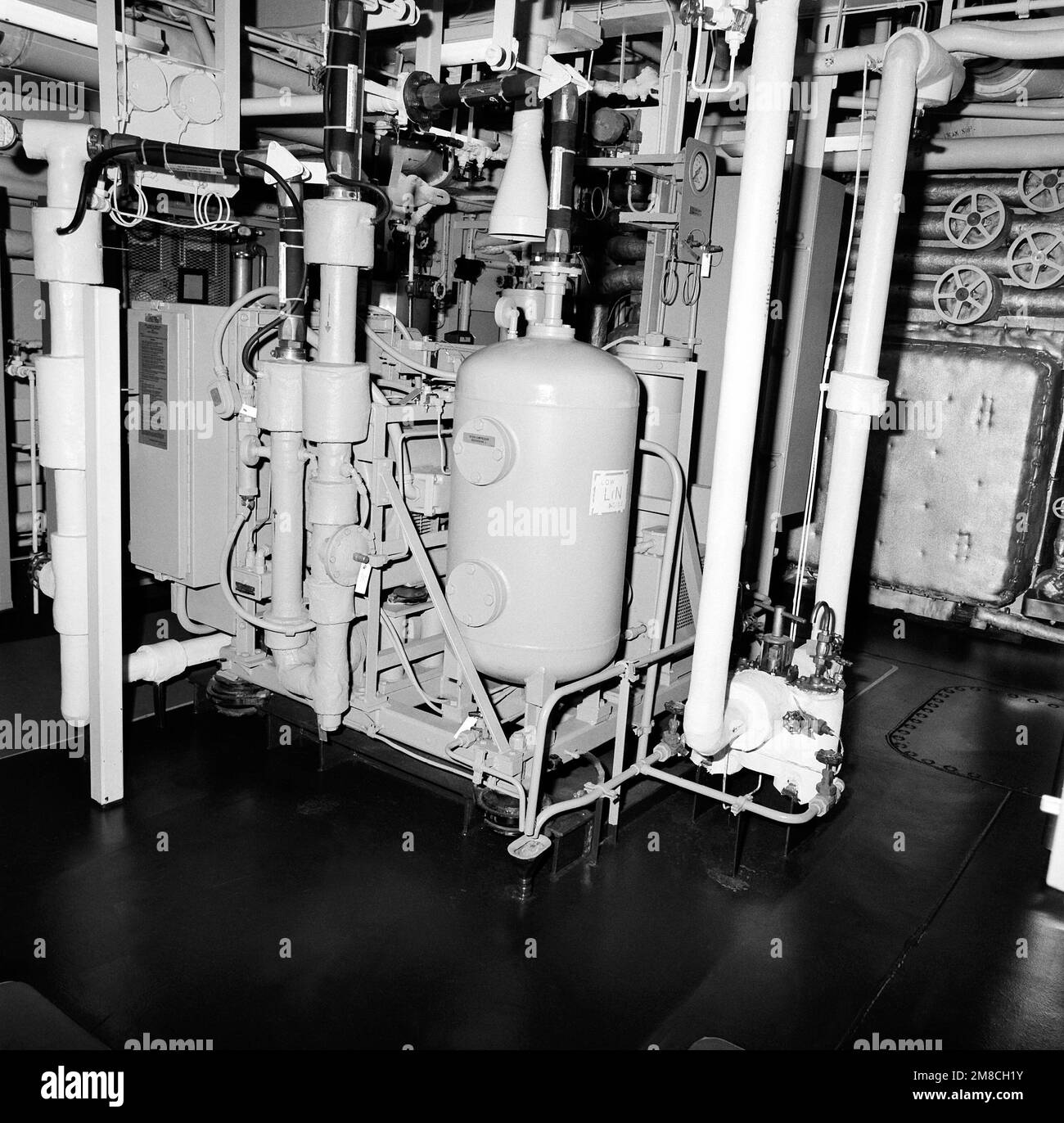 An interior view of the Main Engine Room No. 2 aboard the guided missile cruiser NORMANDY (CG 60) upon completion of construction. Base: Bath State: Maine (ME) Country: United States Of America (USA) Stock Photo