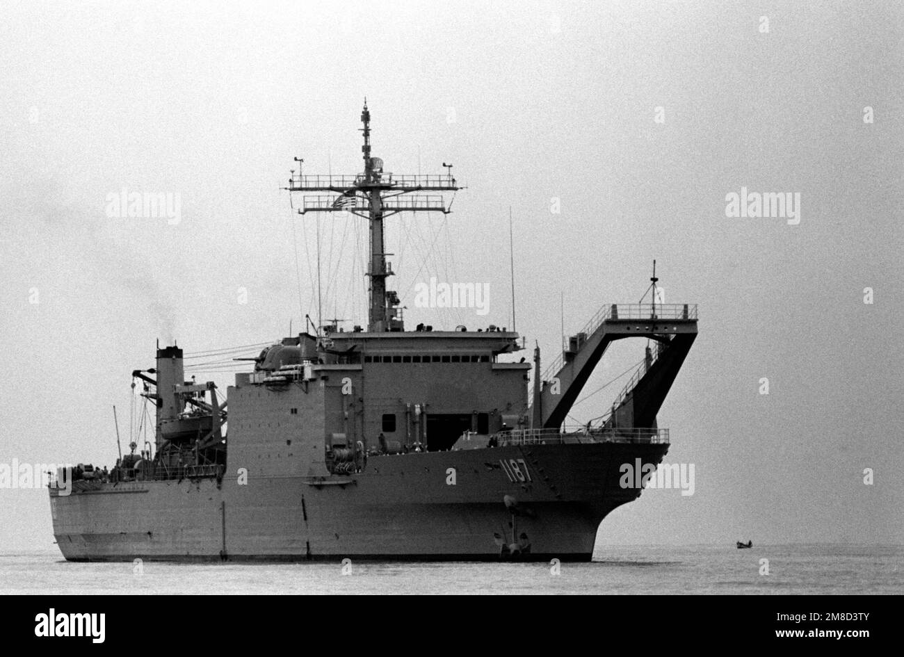 The tank landing ship USS TUSCALOOSA (LST-1187) sits off the coast during the combined South Korean/U.S. exercise Team Spirit '90. Subject Operation/Series: TEAM SPIRIT '90 Country: Republic Of Korea (KOR) Stock Photo