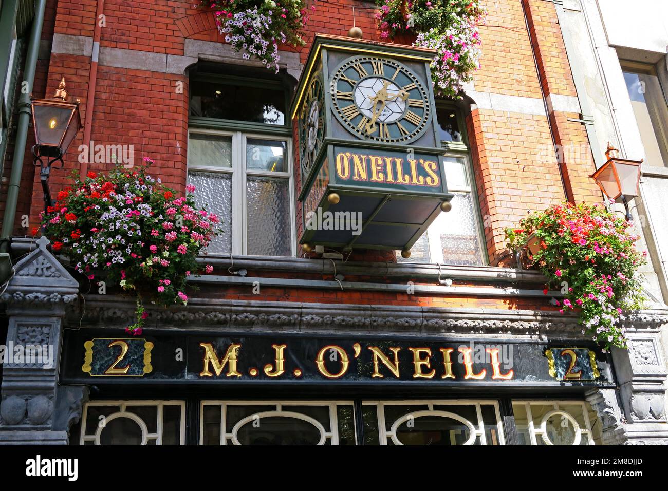 Classic Dublin bar, MJ ONeill - 2 Suffolk St, Dublin 2, D02 KX03, Eire, Ireland Stock Photo