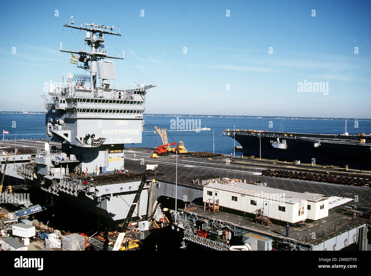 Cvn 44 hi-res stock photography and images - Alamy