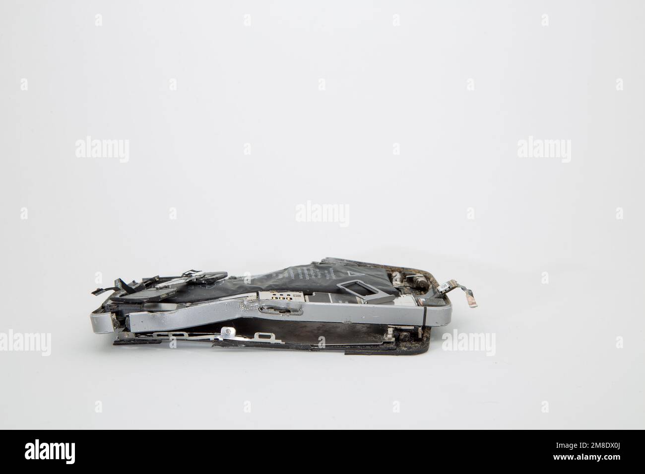 Broken mobile phone, parts and components Stock Photo - Alamy