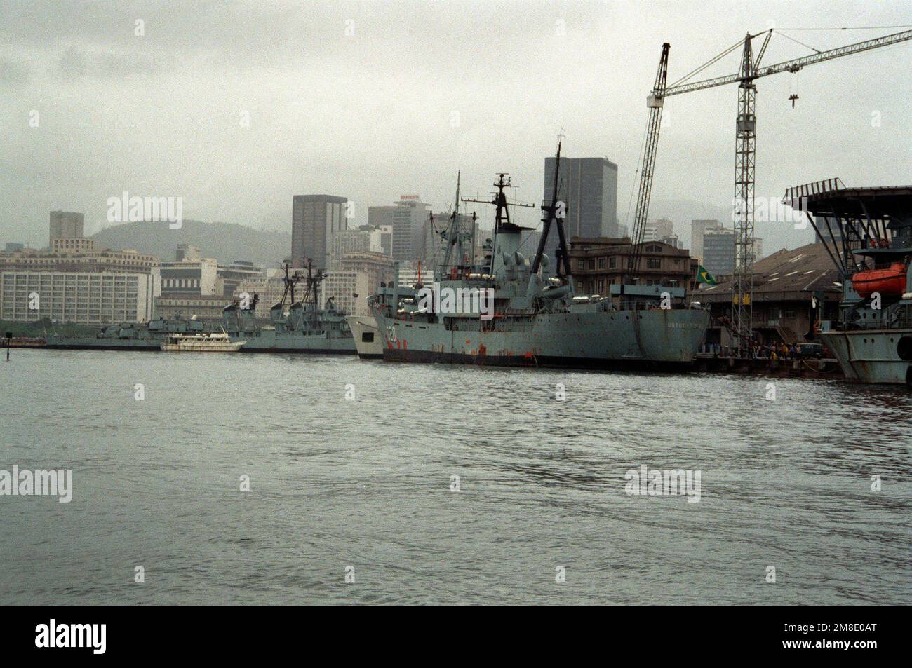 A port quarter view of the Brazilian transport ship CUSTODIO DE MELLO (G-20) tied up along the east wall of the naval base. Base: Rio De Janeiro Country: Brazil (BRA) Stock Photo