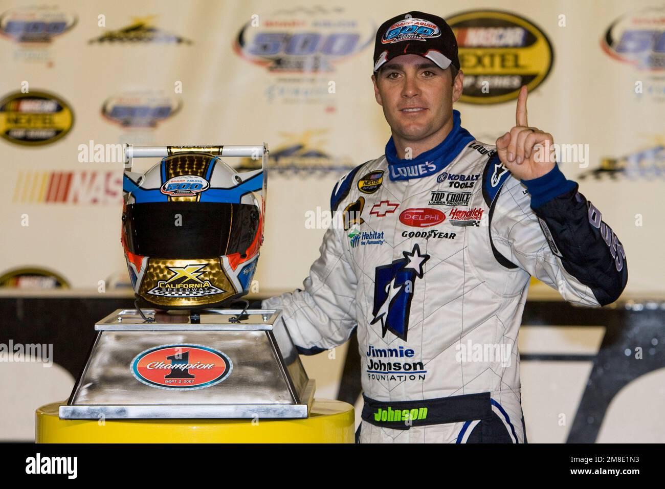 Sharp aquos hi-res stock photography and images - Alamy, image size:1300x956