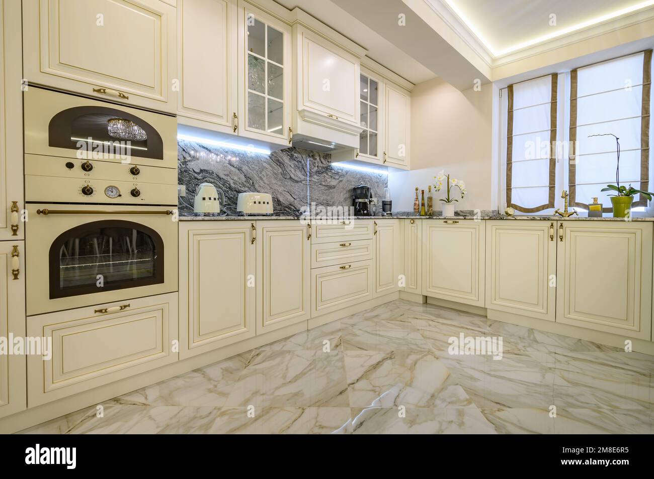 https://c8.alamy.com/comp/2M8E6R5/closeup-of-classic-cream-colored-kitchen-with-oven-microwave-and-other-appliances-2M8E6R5.jpg