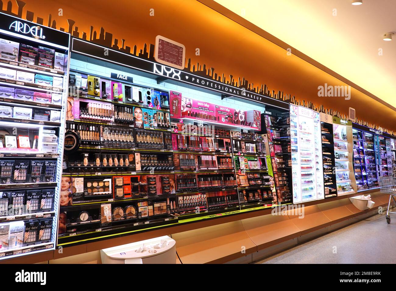 Kosmetik-Abteilung in einem DM-Drogeriemarkt Stock Photo