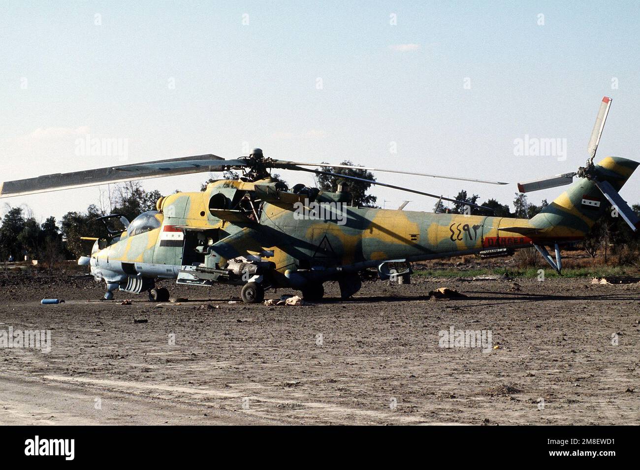 An Iraqi MIL Mi-24 Hind-D assault helicopter sits on an air base abandoned during Operation Desert Storm.. Subject Operation/Series: DESERT STORM Country: Iraq(IRQ) Stock Photo