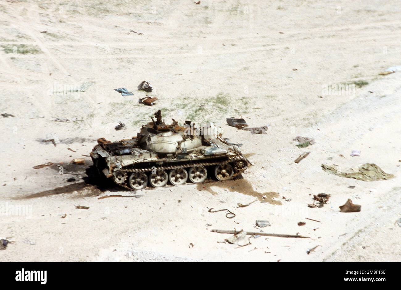 An Iraqi T-55 main battle tank destroyed during Operation Desert Storm. Subject Operation/Series: DESERT STORM Country: Iraq(IRQ) Stock Photo