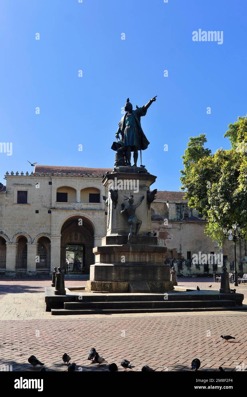 Plaza Colon with Columbus Monument and Santa Maria la Menor Cathedral, oldest cathedral in the New World, 1532, Santo Domingo, Dominican Republic Stock Photo