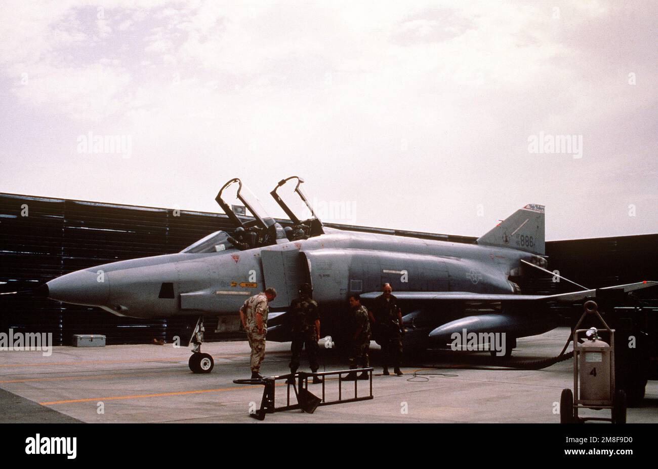 The crew of an RF-4C Phantom II from the 152nd Tactical Reconnaissance Group of the Nevada Air National Guard prepares for a mission during Operation Desert Storm. Subject Operation/Series: DESERT STORM Country: Bahrain(BHR) Stock Photo