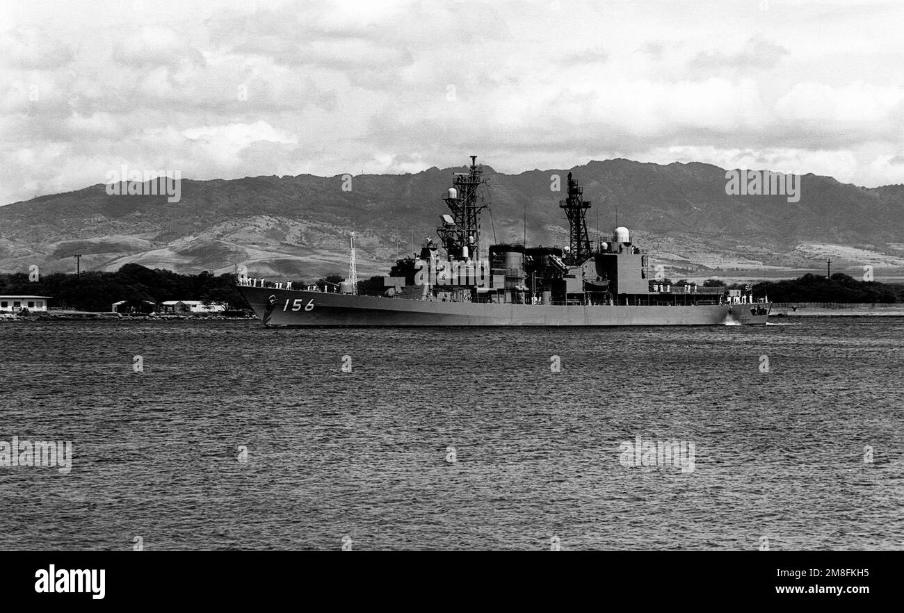 A port bow view of the Japanese Maritime Self Defense Force Asagiri
