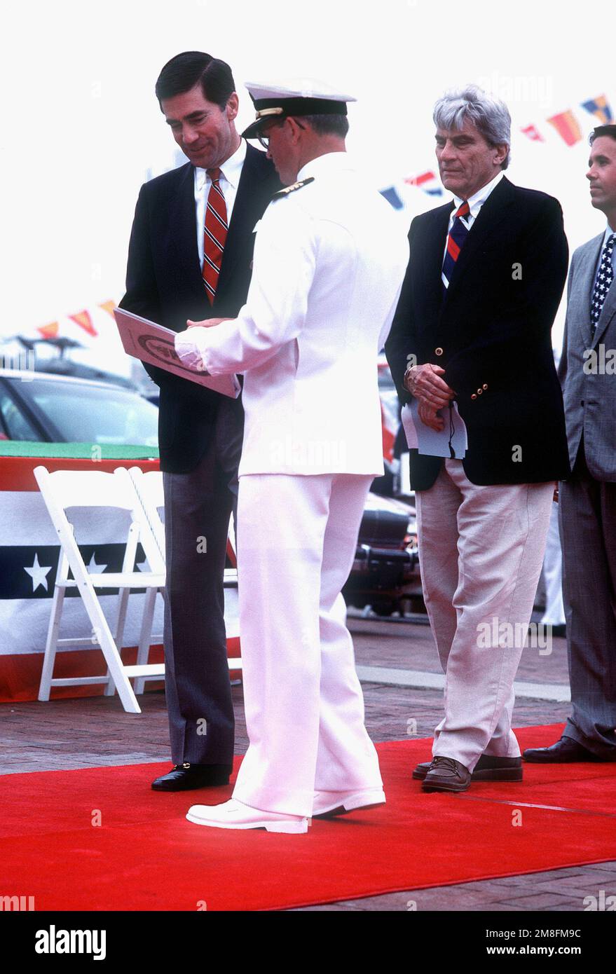 Sen. Charles S. Robb, D-Virginia, and Sen. John W. Warner, R-Virginia, arrive for the commissioning ceremony of the guided missile destroyer USS ARLEIGH BURKE (DDG-51), one of the few ships to be named after a living person. Base: Norfolk State: Virginia (VA) Country: United States Of America (USA) Stock Photo