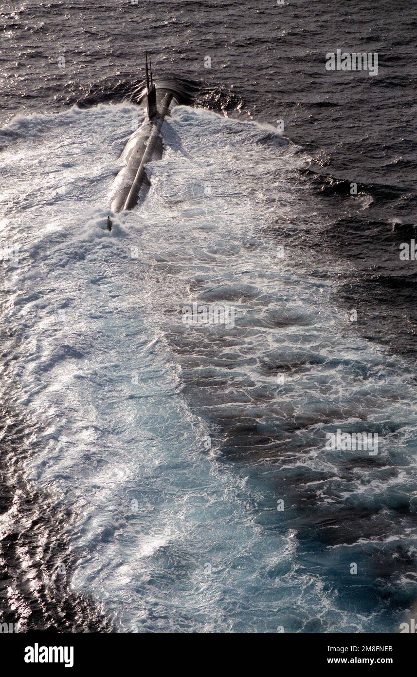 A starboard quarter view of the nuclear-powered attack submarine USS ALEXANDRIA (SSN-757) underway during post-commissioning trials off Andos Island, Bahamas. The ALEXANDRIA was commissioned on June 29, 1991.. Country: Atlantic Ocean(AOC) Stock Photo