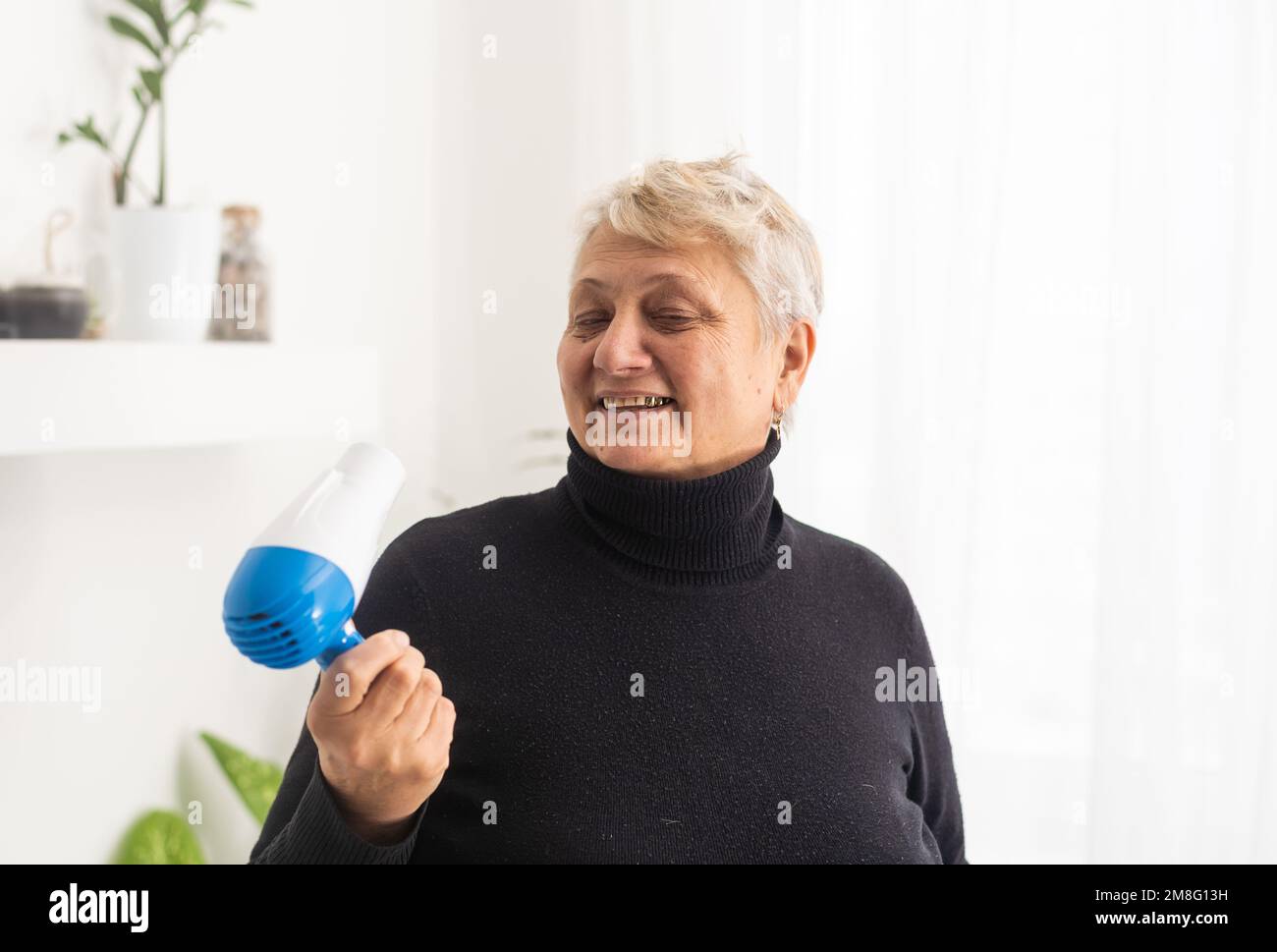 Mature woman hair curlers in hi-res stock photography and images - Alamy