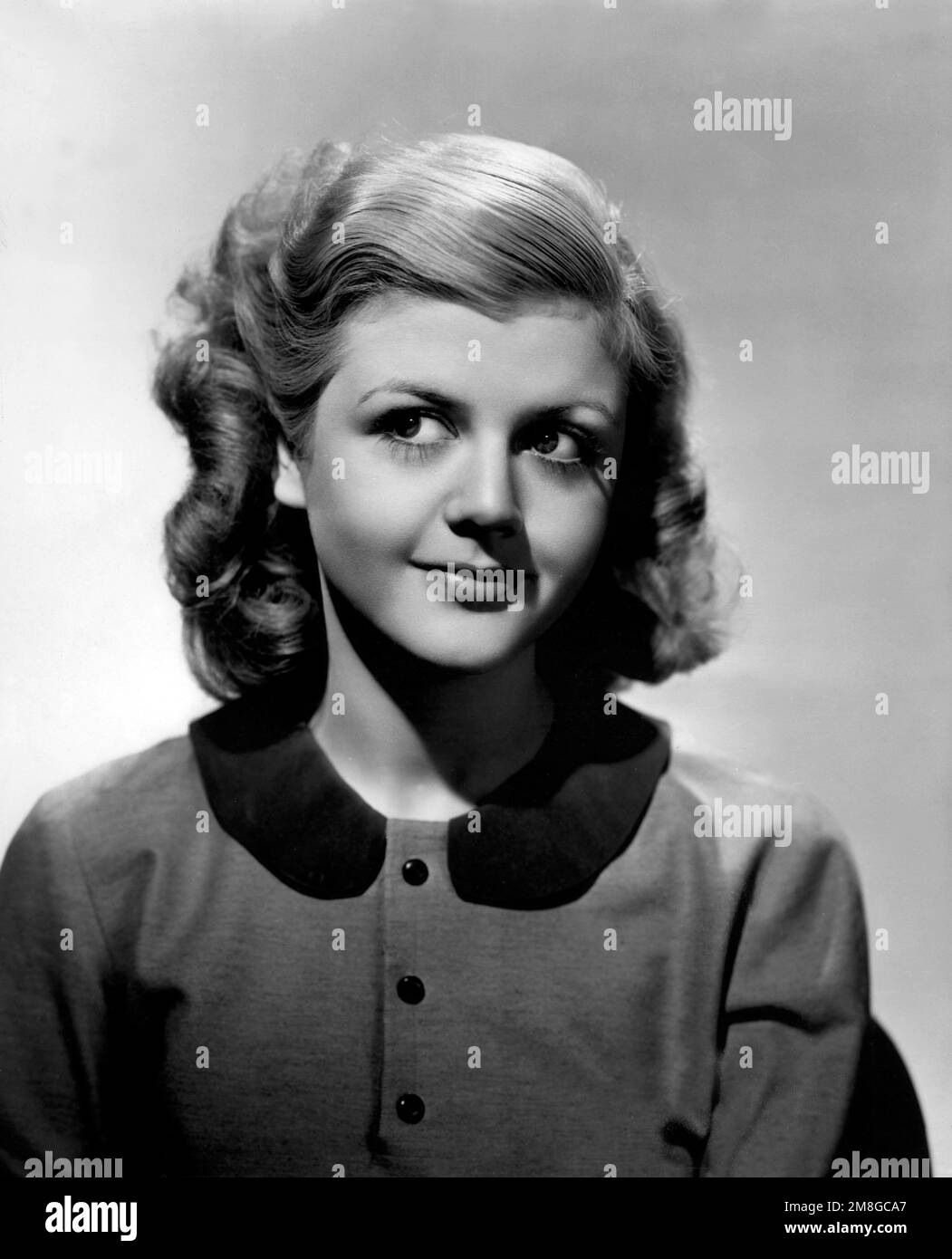 ELIZABETH TAYLOR and ANGELA LANSBURY in NATIONAL VELVET (1944), directed by CLARENCE BROWN. Credit: M.G.M. / Album Stock Photo