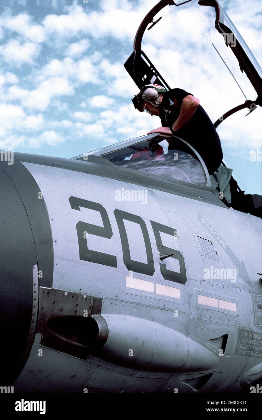 A ground crew member performs a preflight check on a Fighter Squadron 31 (VF-31) F-14D Tomcat aircraft. Base: Naval Air Station, Miramar State: California(CA) Country: United States Of America (USA) Stock Photo