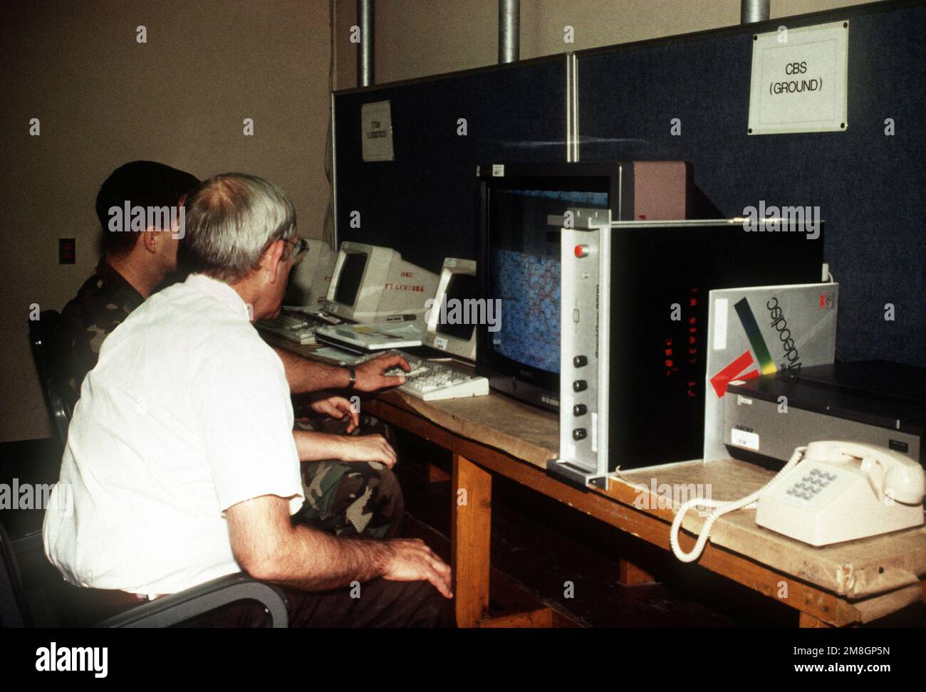 Instructor Controller Mr. Tom Scrivner (UFL-92 Planning Controller, CHIEF Instructor ), CW2 ...