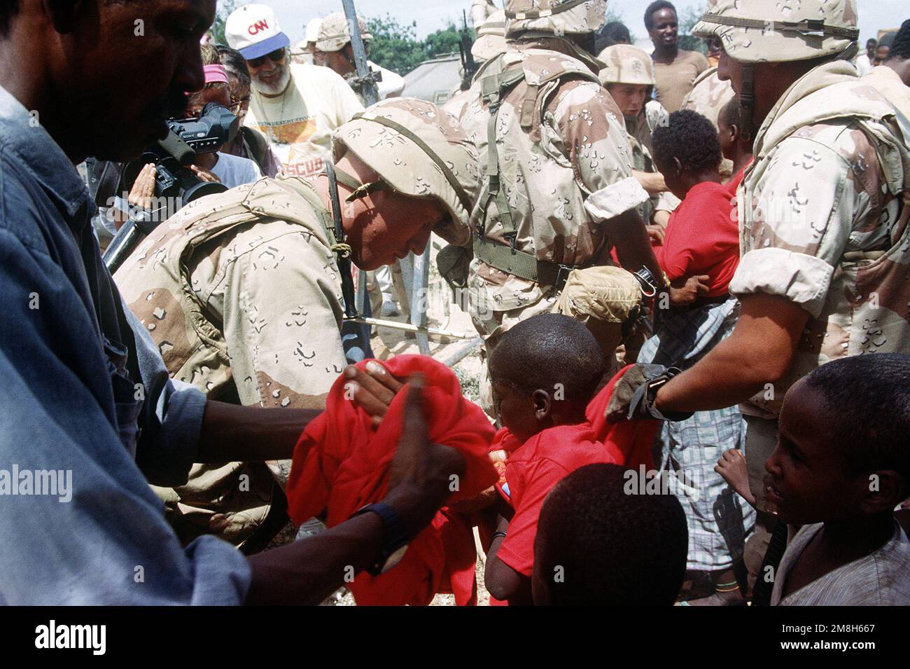 Marines of Regimental Combat Team 7 hand out shirts to Somali children during the multinational relief effort Operation Restore Hope. Subject Operation/Series: RESTORE HOPE Base: Modadishu Country: Somalia (SOM) Stock Photo