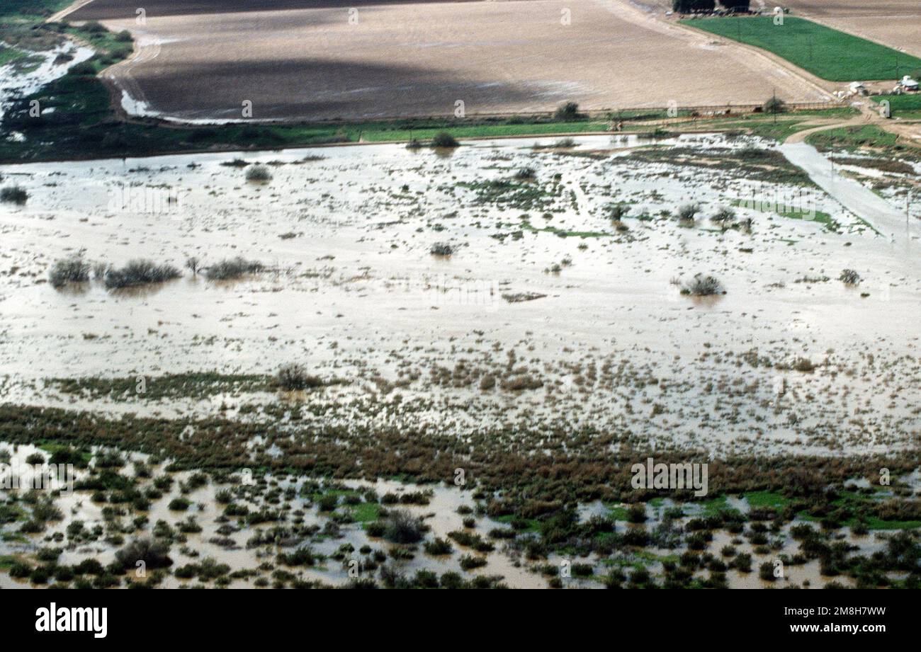 An aerial view of the flooding in Wellton. The U.S. Army Corps of Engineers is in the area to construct barriers in an effort to protect surrounding communities from the waters of the flooded Gila River. Base: Wellton State: Arizona (AZ) Country: United States Of America (USA) Stock Photo