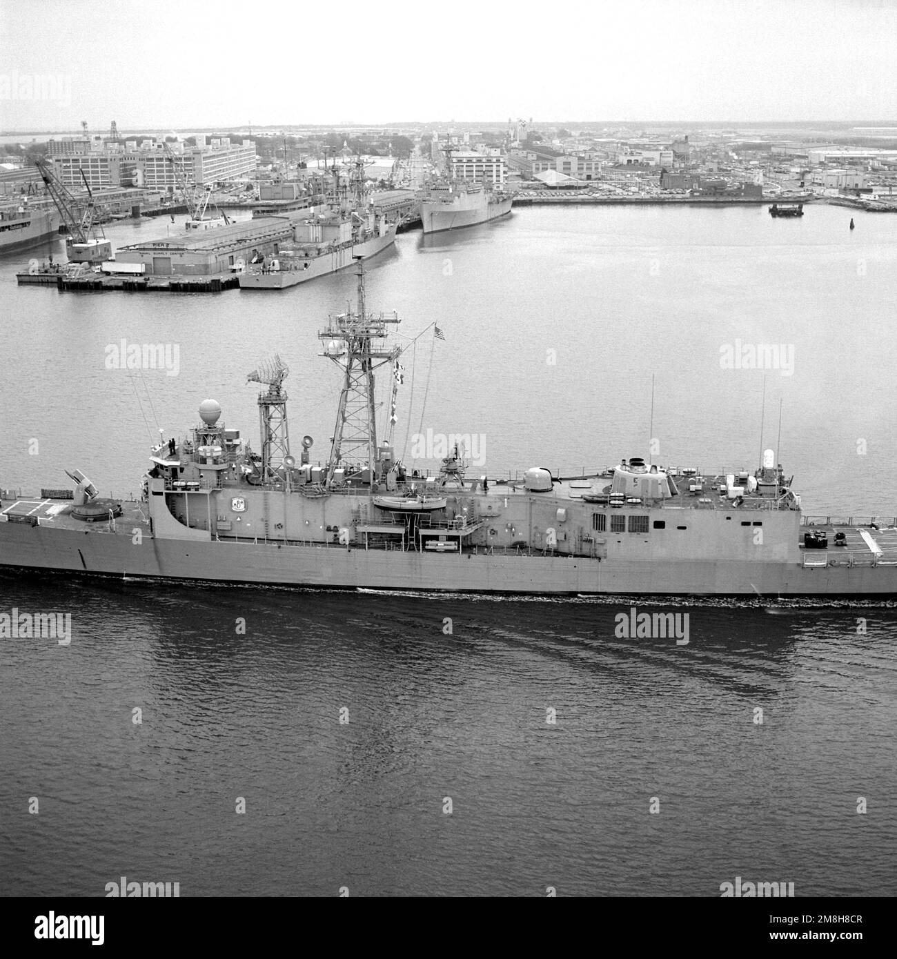 A port amidships view of the guided missile frigate USS UNDERWOOD (FFG