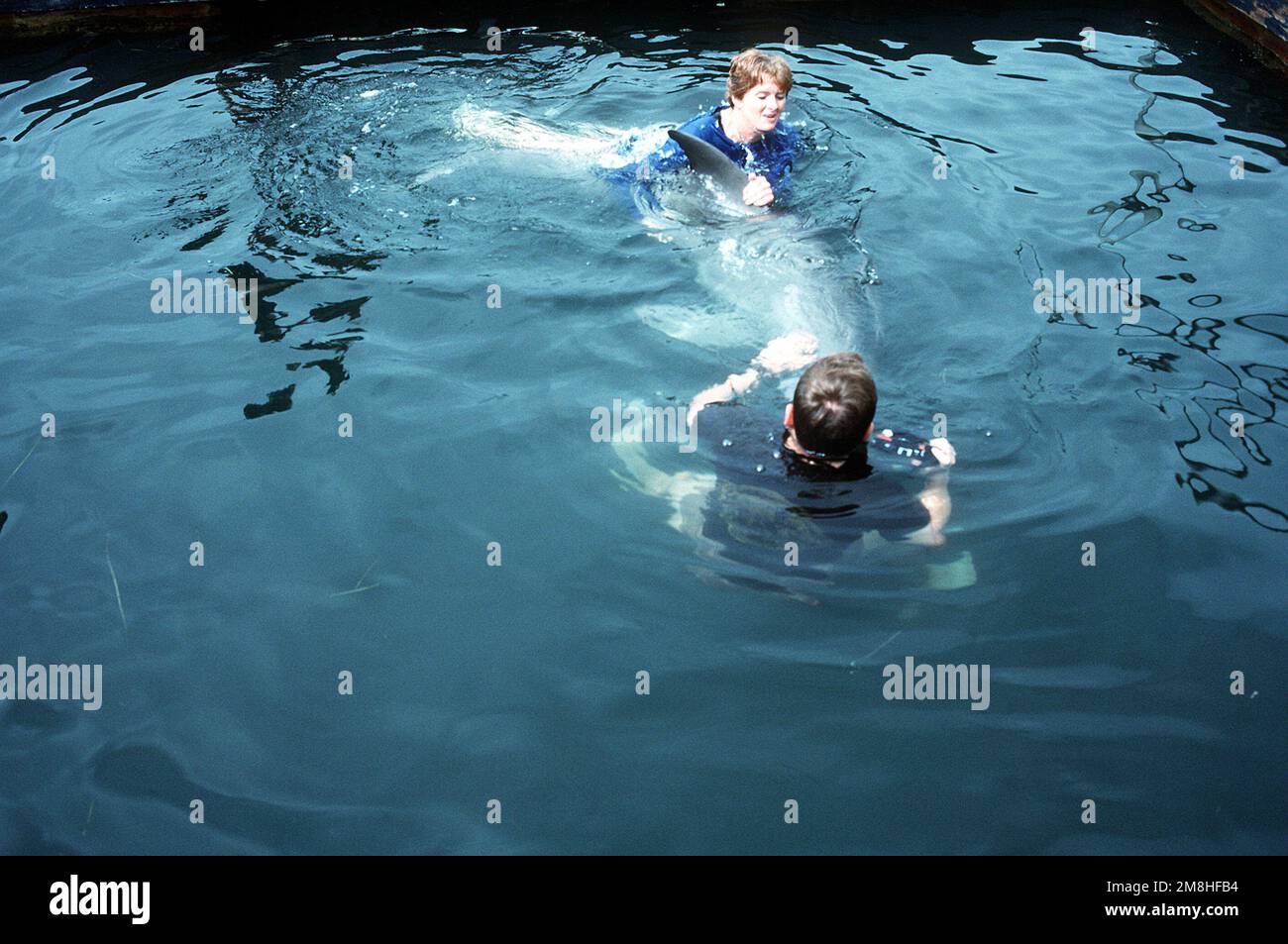 photographer-s-mate-2nd-class-andrew-heuer-gets-acquainted-with-loma