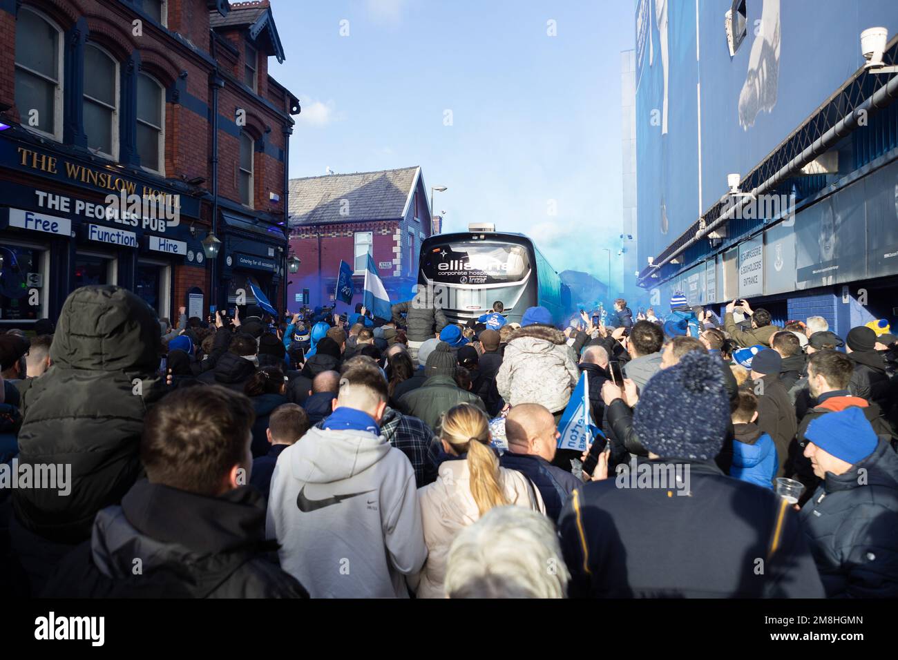 Everton fan's follow the team bus before the Premier League match Everton vs Southampton at Goodison Park, Liverpool, United Kingdom. 14th Jan, 2023. (Photo by Phil Bryan/News Images) in Liverpool, United Kingdom on 1/14/2023. (Photo by Phil Bryan/News Images/Sipa USA) Credit: Sipa USA/Alamy Live News Stock Photo