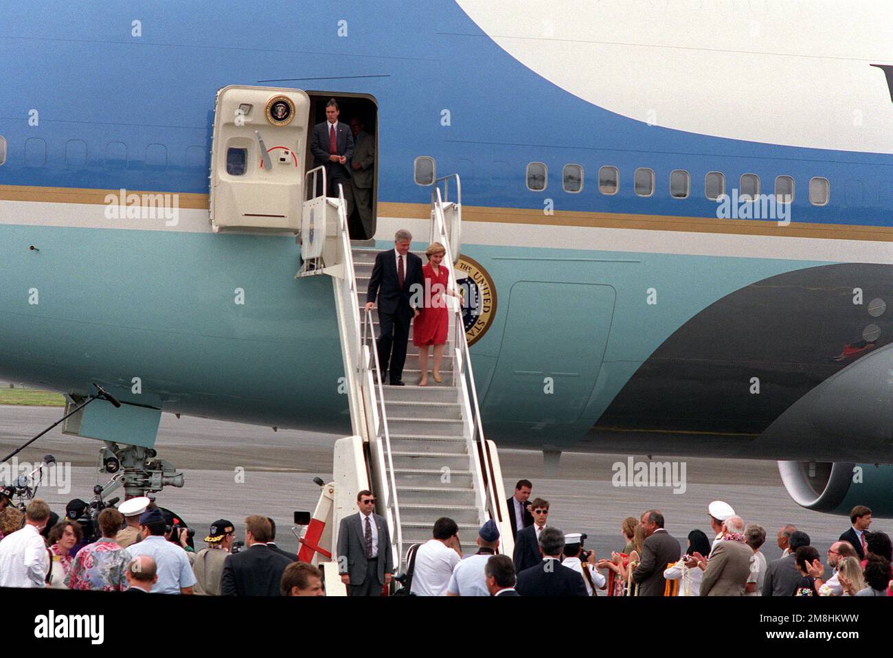 President William Jefferson Clinton and Hillary Rodham Clinton debark from Air Force One, a VC-25A aircraft, upon their arrival in Hawaii. The Clintons, along with Secretary of Defense Les Aspin, will be touring area military installations during their three-day stay. Base: Hickam Air Force Base State: Hawaii (HI) Country: United States Of America (USA) Stock Photo