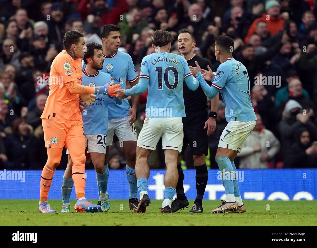 Manchester City players Ederson, Rodri, Jack Grealish, Bernardo Silva and Joao Cancelo appeal to referee Stuart Attwell after he awarded Manchester United's first goal, scored by Bruno Fernandes during the Premier League match at Old Trafford, Manchester. Picture date: Saturday January 14, 2023. Stock Photo