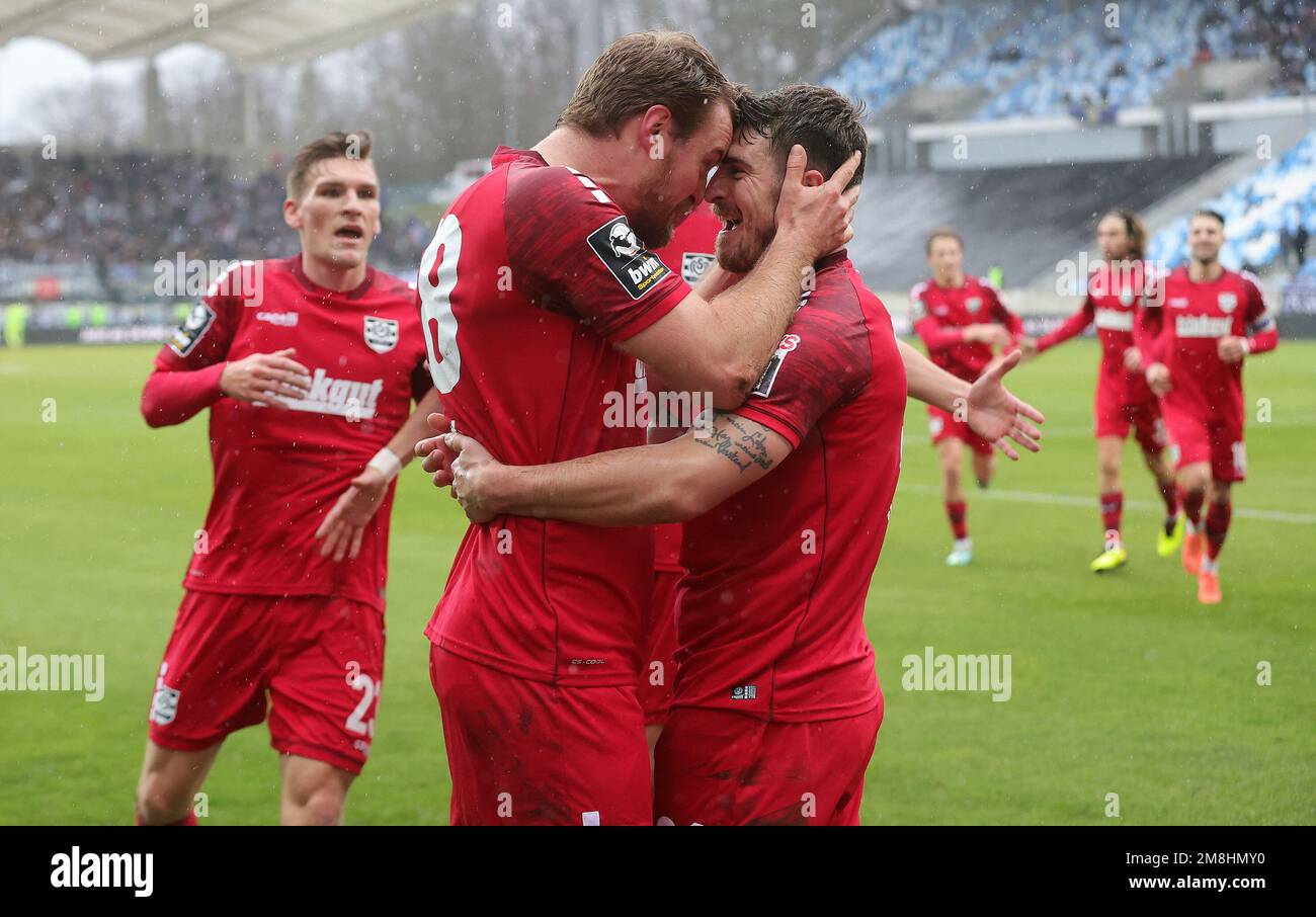 Saarbrucken, Deutschland. 14th Jan, 2023. firo: 14.01.2023 football, soccer, 3.BUNDESLIGA, 3.Liga 1. FC Saarbrucken - MSV Duisburg Benjamin Girth, shoots, the, goal, to, 0:2, jubilation, cheers, with, and, Sebastian Mai Credit: dpa/Alamy Live News Stock Photo