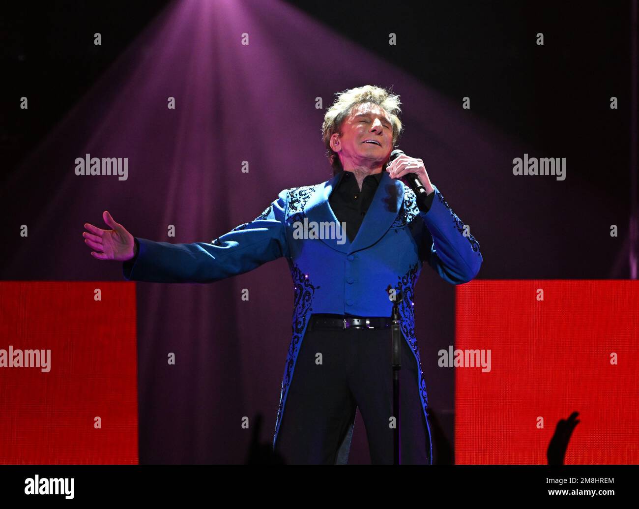 Sunrise FL, USA. 13th Jan, 2023. Barry Manilow performs at The FLA Live  Arena on January 13, 2023 in Sunrise, Florida. Credit: Mpi04/Media  Punch/Alamy Live News Stock Photo - Alamy