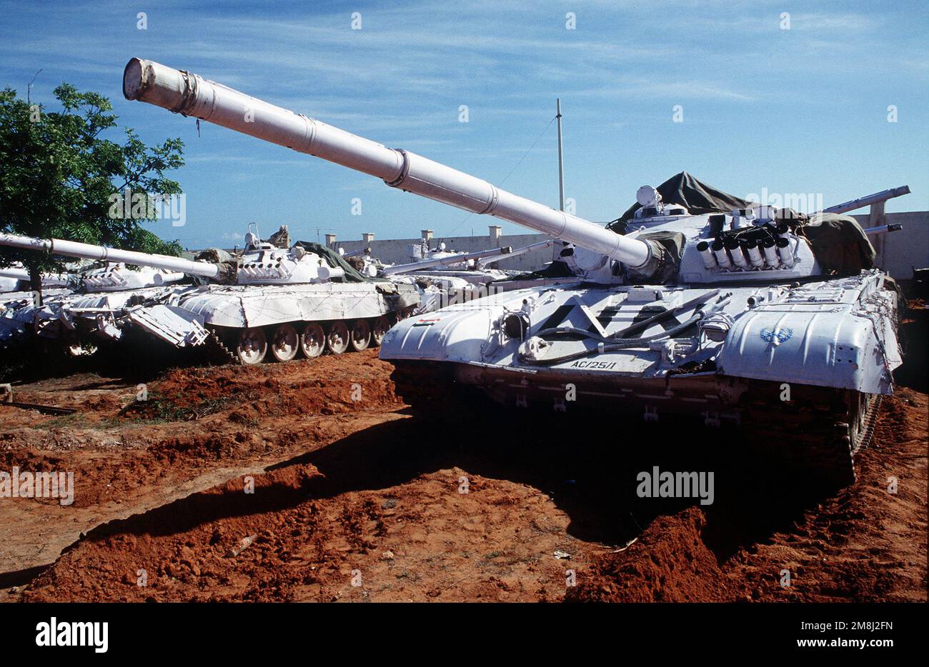 United Nations tanks at the Belgian compound in Kismayo. The UN forces are in Somalia in support of Operation CONTINUE HOPE. Front view of a T-72 main battle tank with UN markings. Subject Operation/Series: CONTINUE HOPE Base: Kismayo Country: Somalia (SOM) Stock Photo