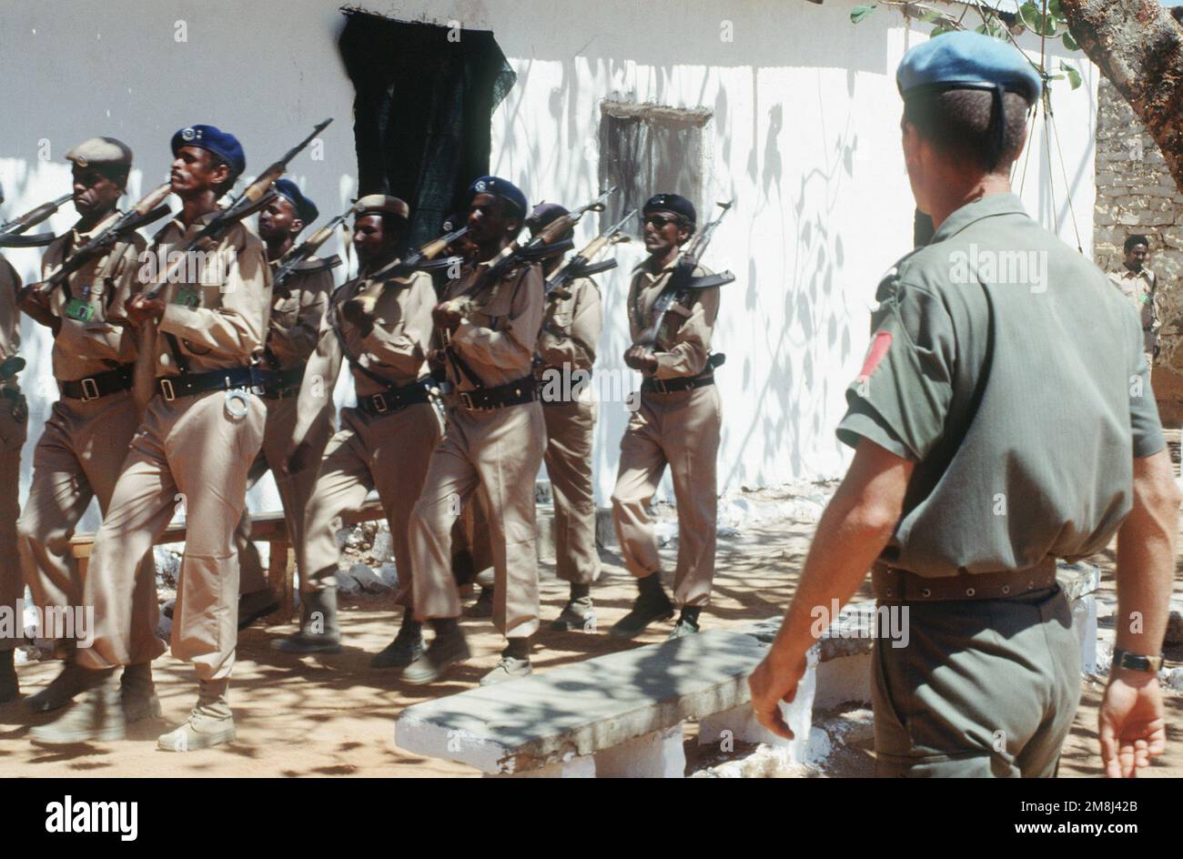 French soldiers from the Military Instruction Advisory Detachment (IMAD) of the 5th Regiment International Army Overseas (RIAOM) train Somalis to become policemen at a basic training post. Here the police execute close order drill. The French are providing training for the Somalian police in Baidoa and Buurhakaba. Subject Operation/Series: UNOSOM II Base: Baidoa Country: Somalia (SOM) Stock Photo