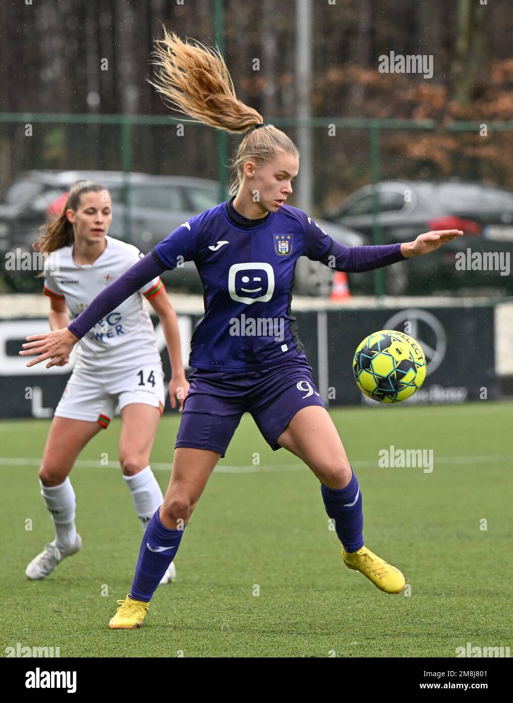 Lore Jacobs (9) of Anderlecht pictured in action during a female soccer