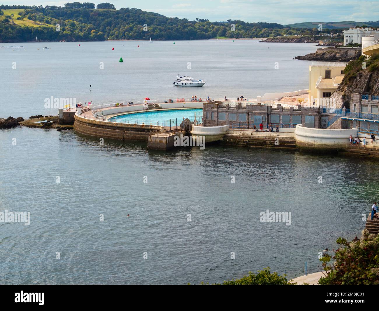 Tinside Lido on the waterfront of Plymouth Hoe, Devon, UK.  Cornwall coastline at top. Stock Photo