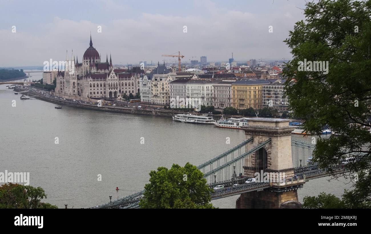 Beautiful view of the Parliament of Budapest next to the Danube and the Chain Bridge, Hungary Stock Photo