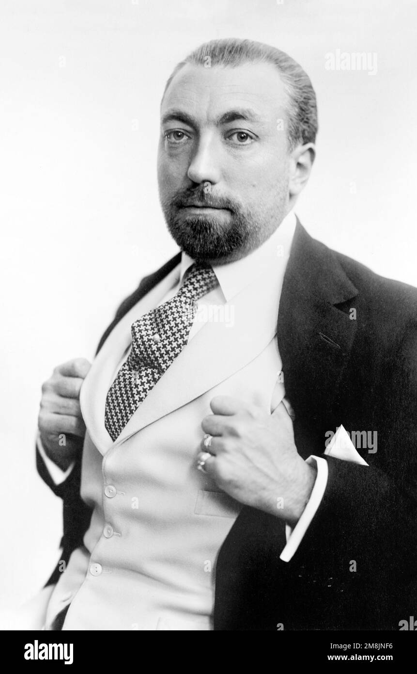 Paul poiret fashion designer hi-res stock photography and Paul poiret fashion designer hi-res stock photography and
