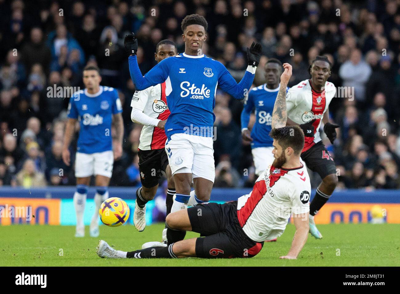Liverpool, UK. 14th Jan, 2023. Duje Caleta-Car #6 of Southampton challenges Demarai Gray #11 of Everton during the Premier League match Everton vs Southampton at Goodison Park, Liverpool, United Kingdom, 14th January 2023 (Photo by Phil Bryan/News Images) in Liverpool, United Kingdom on 1/14/2023. (Photo by Phil Bryan/News Images/Sipa USA) Credit: Sipa USA/Alamy Live News Stock Photo