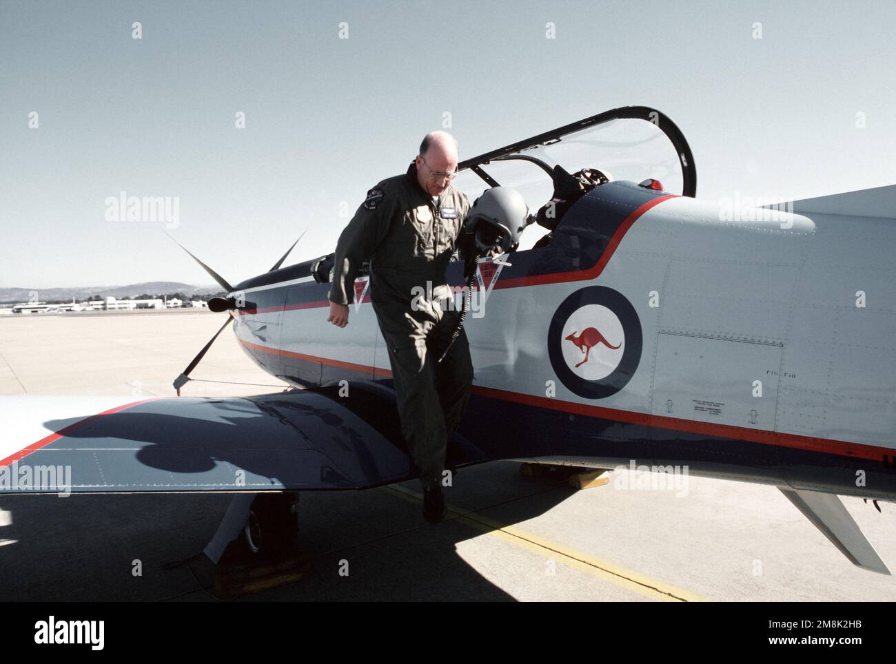 USAF Major (Dr.) Emmet Murphy, a flight surgeon on an exchange assignment in Canberra, Australia steps from an airplane, which belongs to the Royal Australian Air Force CHIEF of STAFF. From AIRMAN Magazine's December 1994 issue article 'Foreign Exchange'. Base: Canberra State: New South Wales Country: Australia (AUS) Stock Photo