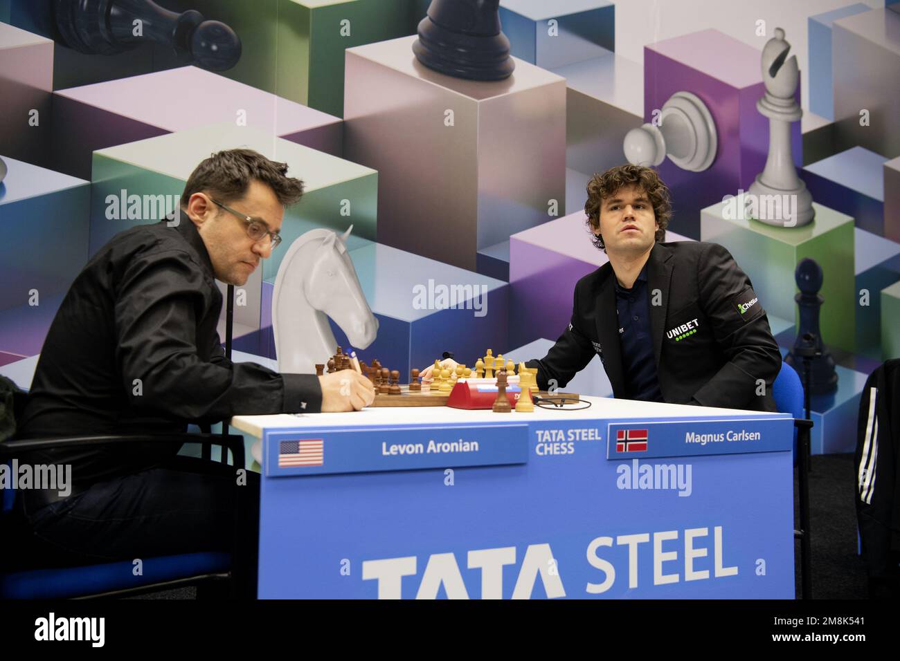 Carlsen-Aronian in Tata Steel Masters Round 1