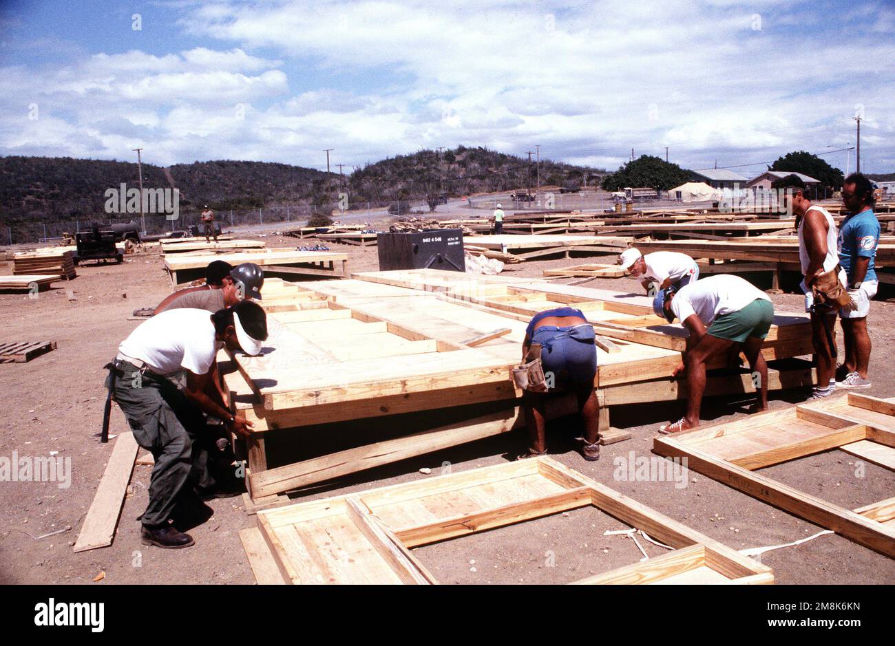 Construction of refugee camps hi-res stock photography and images - Alamy