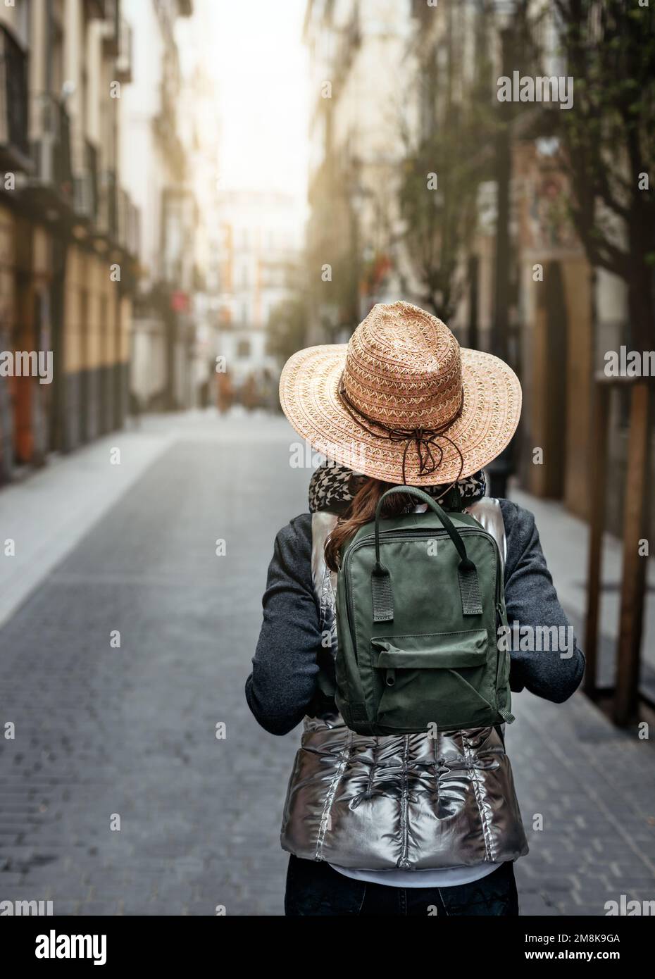 Old woman straw hat hi-res stock photography and images - Page 2 