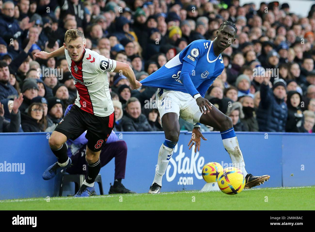 Everton, UK. 14th Jan, 2023. James Ward-Prowse of Southampton (l) and ...