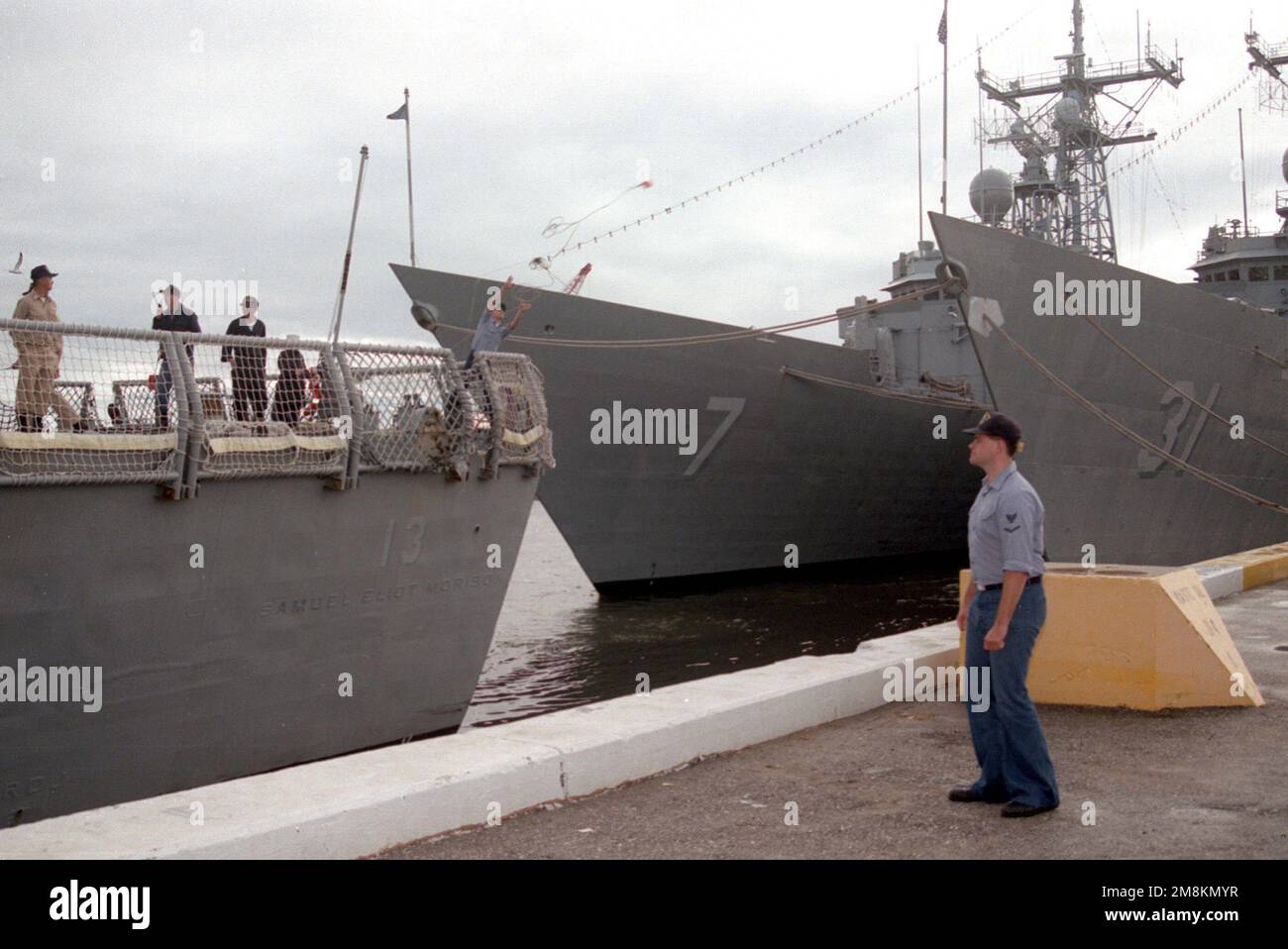 The guided missile frigate USS SAMUEL E. MORRISON (FFG-13) moors to a ...