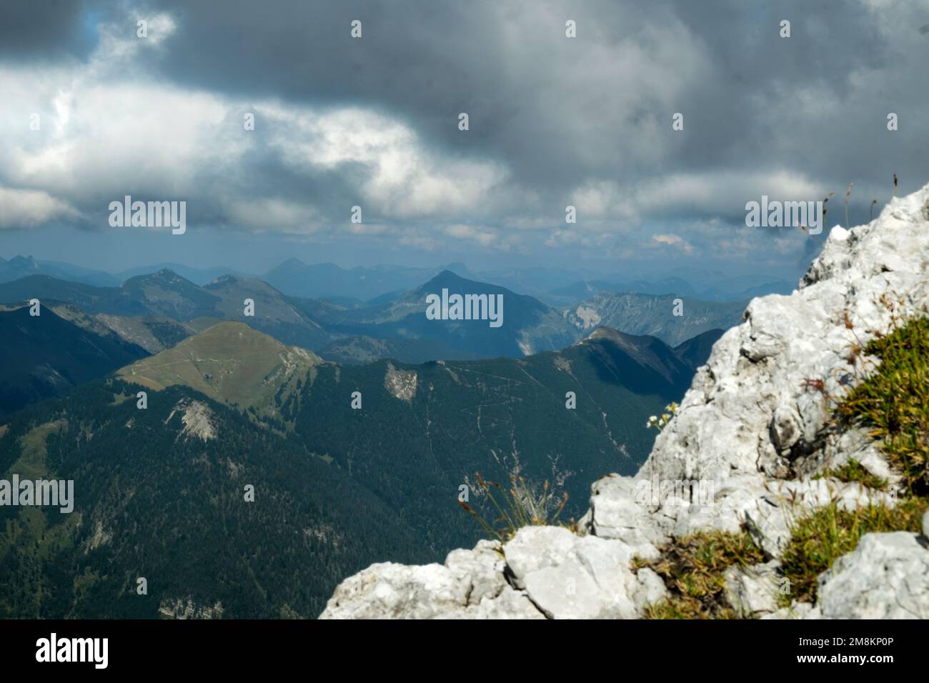 Alpenlandschaft und imposantes Wolkengebilde Stock Photo
