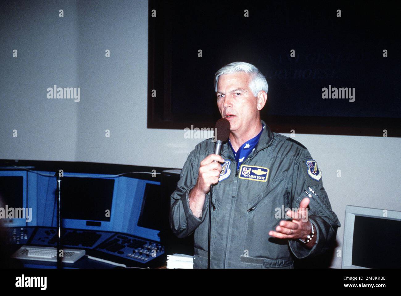 LT. General Larry Boese, Commander of 11th Air Force and Alaskan Command, holds an Operation Overview briefing outlining the different facets of Northern Edge/Cope Thunder '96. Exact Date Shot Unknown. Subject Operation/Series: NORTHERN EDGE '96 Base: Elmendorf Air Force Base State: Alaska (AK) Country: United States Of America (USA) Stock Photo