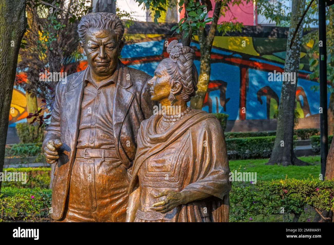 Bronze statues of Mexican artist Frida Kahlo and her husband Mexican