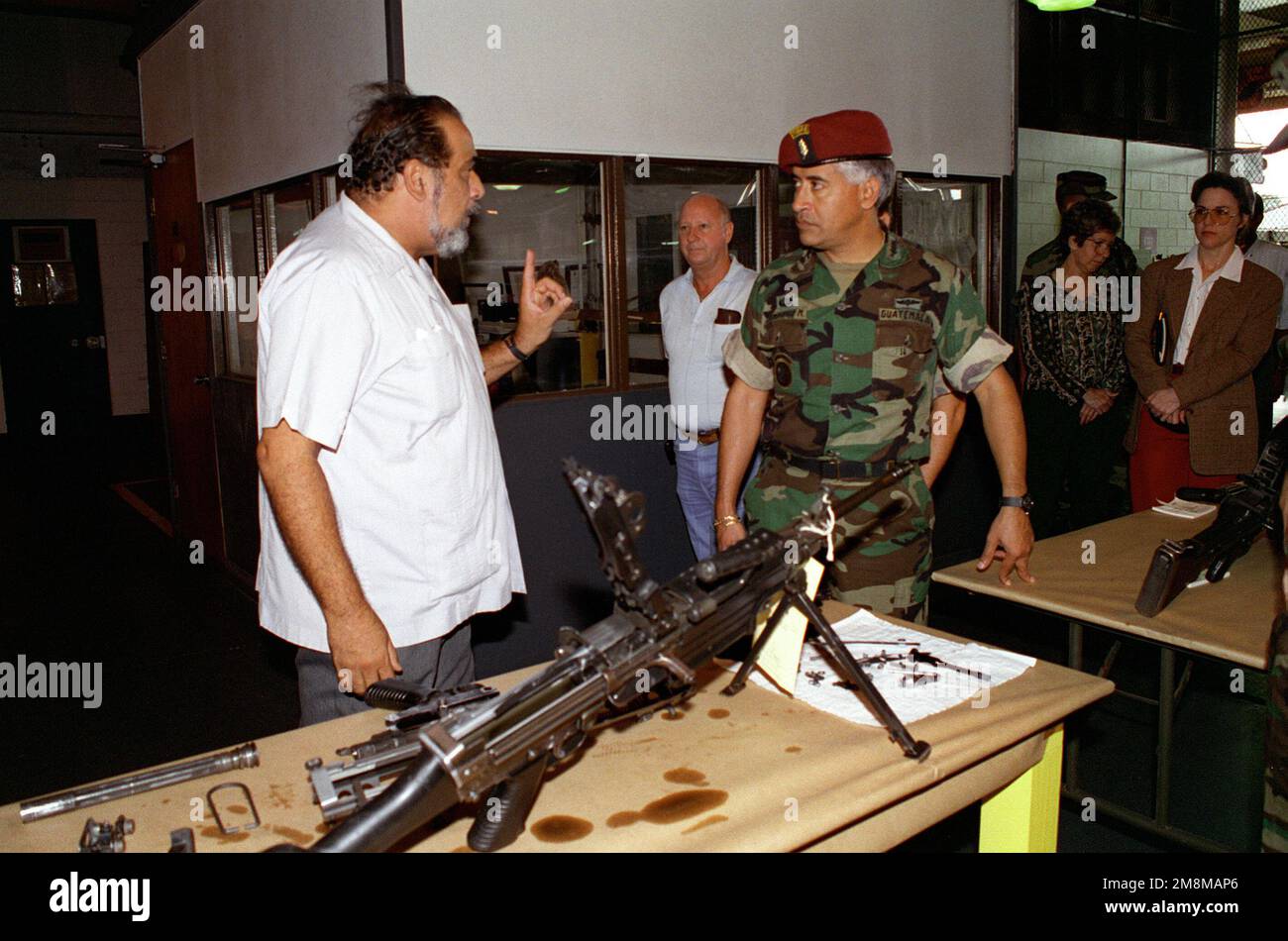 Brigadier General Sergio Arnoldo Camargo Murralles, CHIEF of STAFF, Guatemalan Army during a visit to U.S. Army Southern Command's DOL Weapon Repair Section is briefed on the operational capabilities of the 'Squad Automatic Weapon' (SAW), M249 from Mr. Gilberto Marrero-Camacho. Base: Fort Clayton Country: Panama (PAN) Stock Photo
