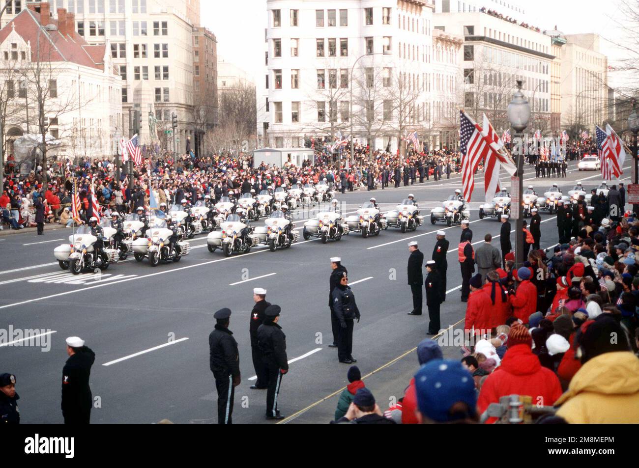 The Metropolitian Police Escort leads the Presidential Escort to the White House during the 1997 Presidential Inaugural parade. Base: Washington State: District Of Columbia (DC) Country: United States Of America (USA) Stock Photo