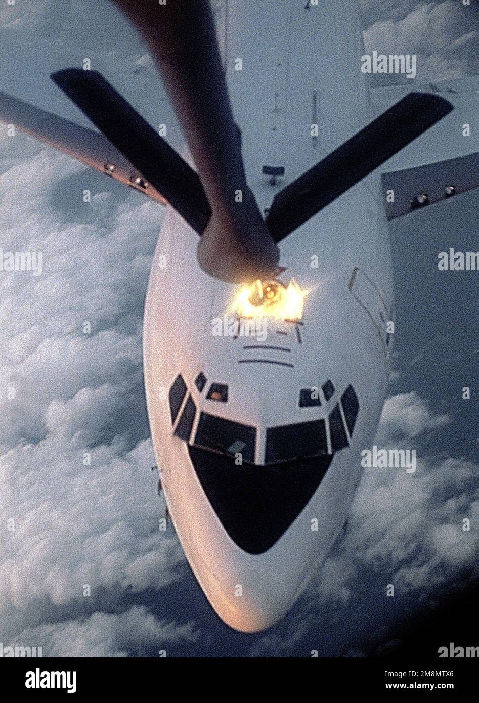 Mid air refueling hi res stock photography and images Alamy